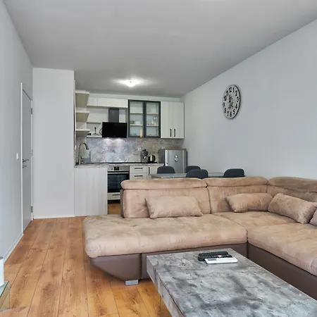 Private 1-bd With Balcony In By Flat Mаnаger Apartamento *
