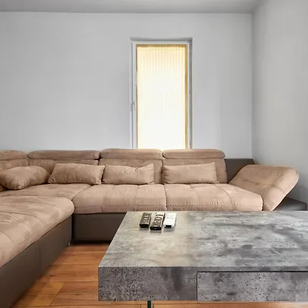 Private 1-bd With Balcony In By Flat Mаnаger Apartamento